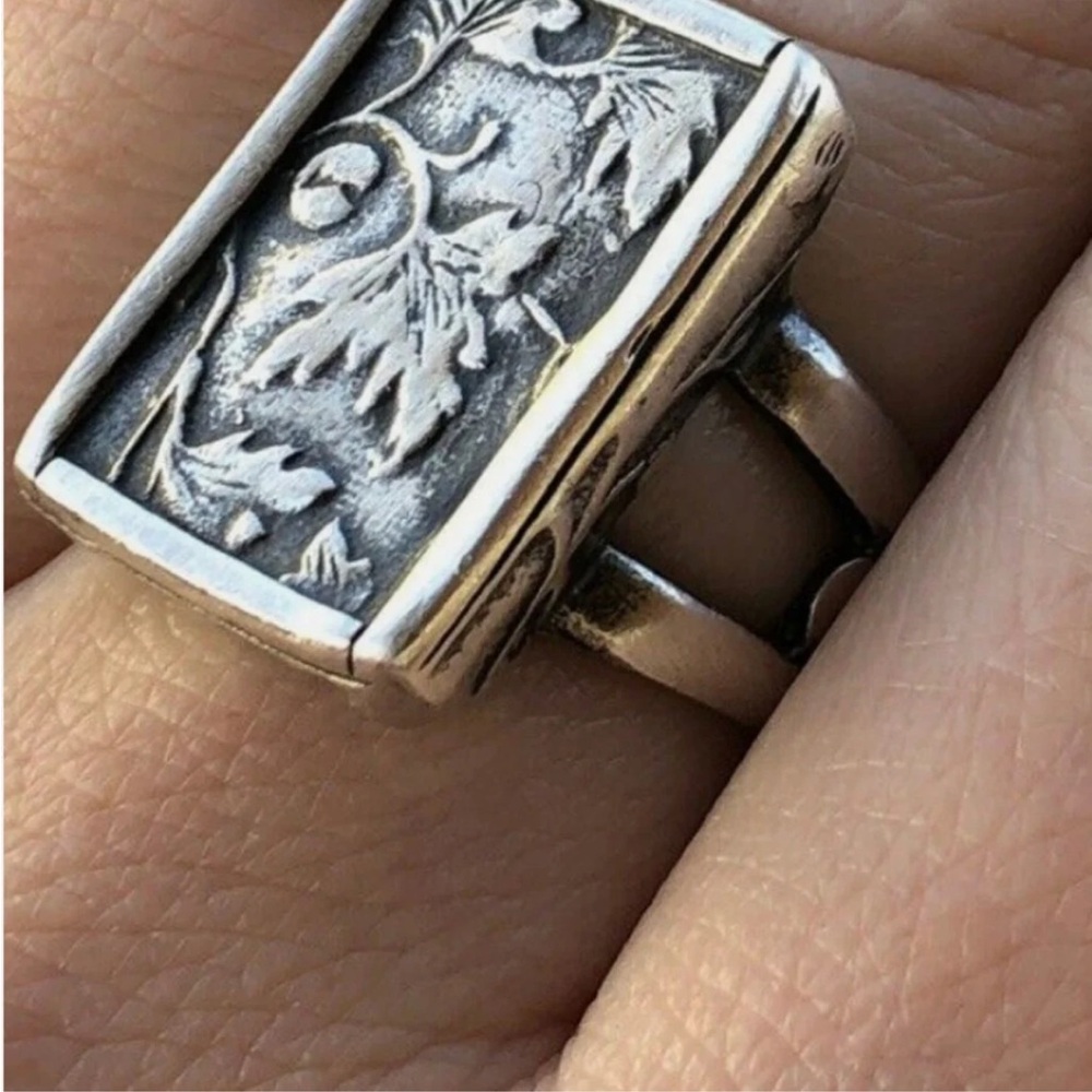 Silpada Silver Leaf Motif Ring